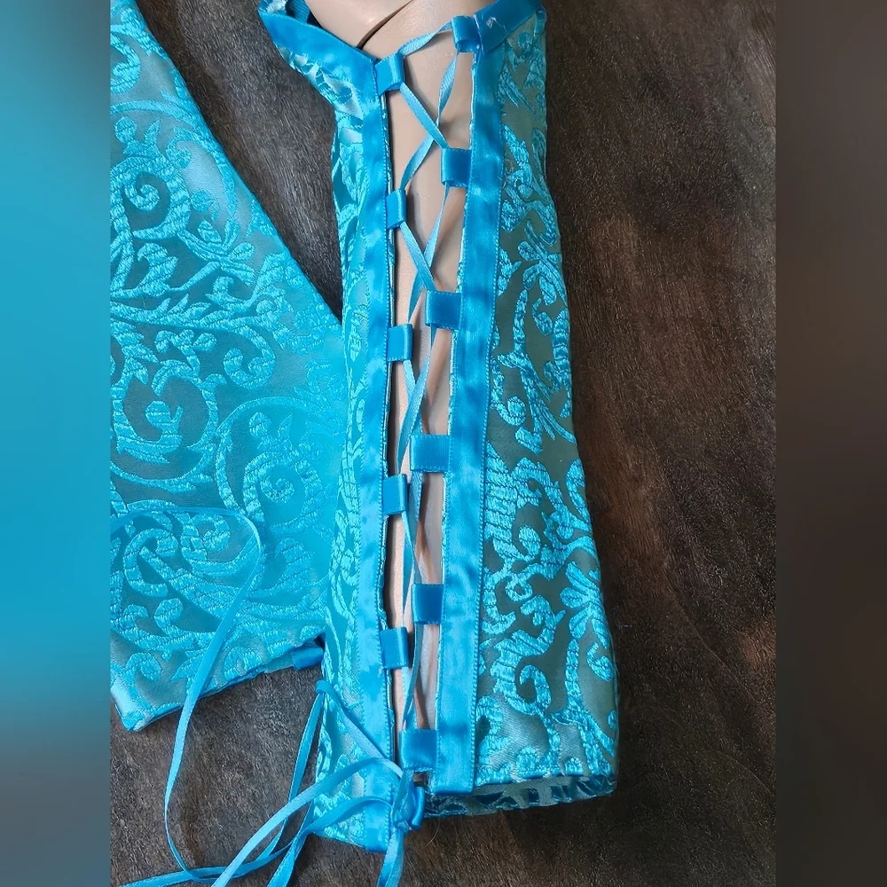 Elegant Vivid Blue Brocade Fingerless Gloves